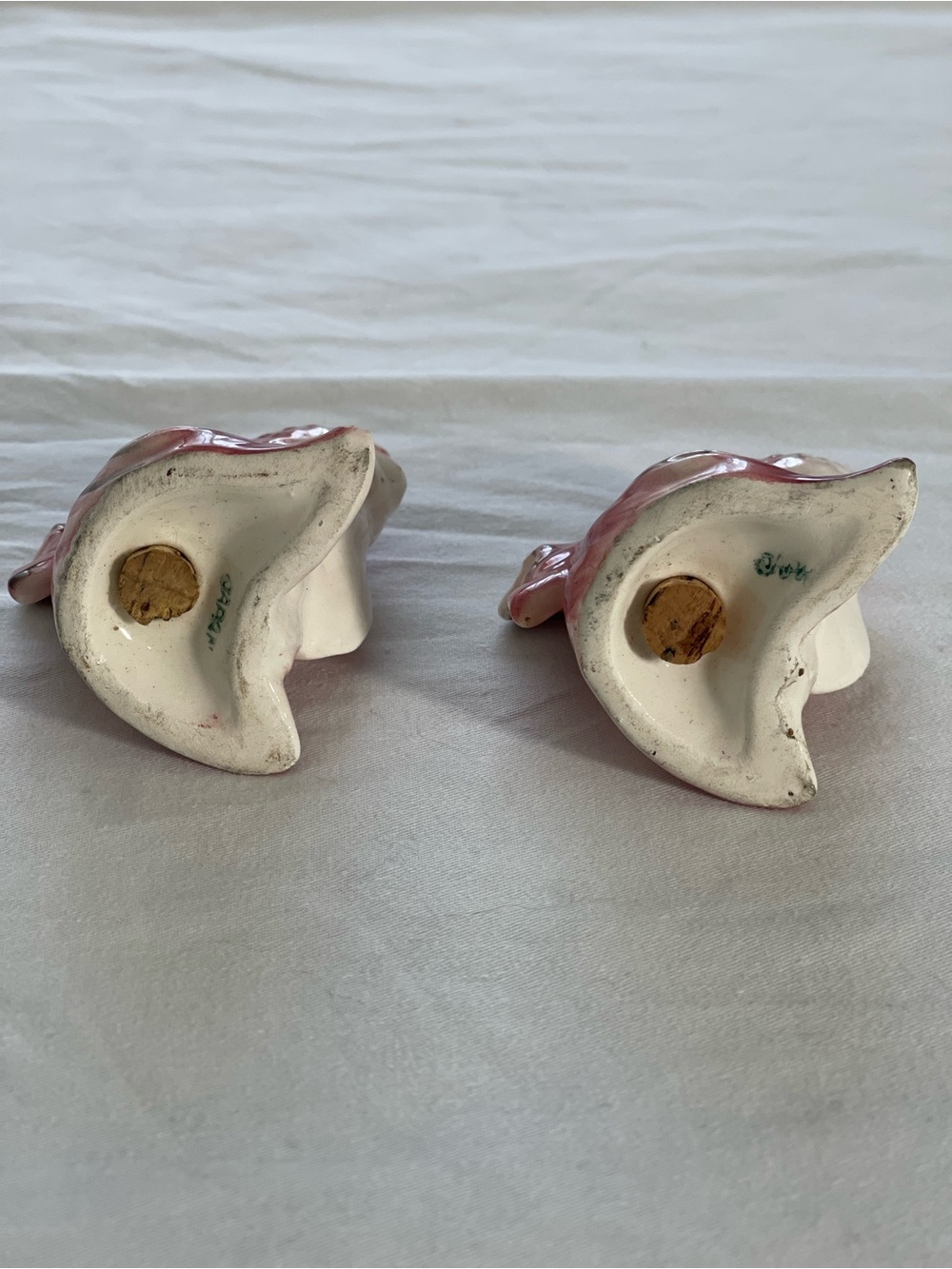 Vintage mid-century Decorative Pink Ceramic Fish Salt & Pepper Shaker Figurines - Picture 2 of 4